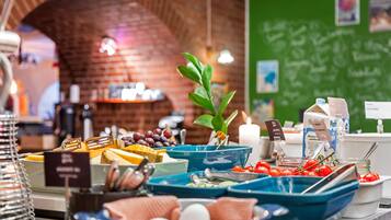 Free daily buffet breakfast