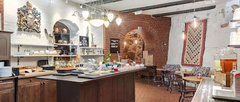 Desayuno bufé gratuito y diario