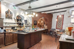 Free daily buffet breakfast - Best Western Tidbloms Hotel (Gothenburg)