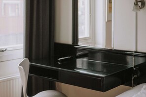 Standard Double Room | Desk, blackout drapes, free WiFi, bed sheets - Comfort Hotel Jazz, Borås (Borås)