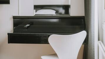 Standard Room, 2 Twin Beds, Non Smoking | Desk, blackout drapes, free WiFi, bed sheets