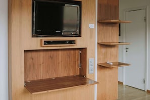 Chambre supérieure, non-fumeur | Bureau, rideaux d’obscurcissement, accès au Wi-Fi (inclus)