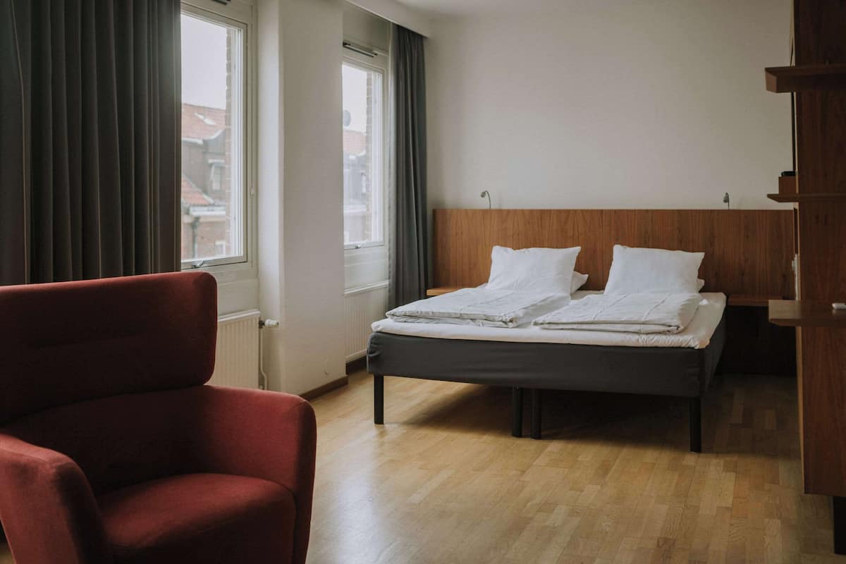 Superior Room, Non Smoking | Desk, blackout curtains, free WiFi, bed sheets