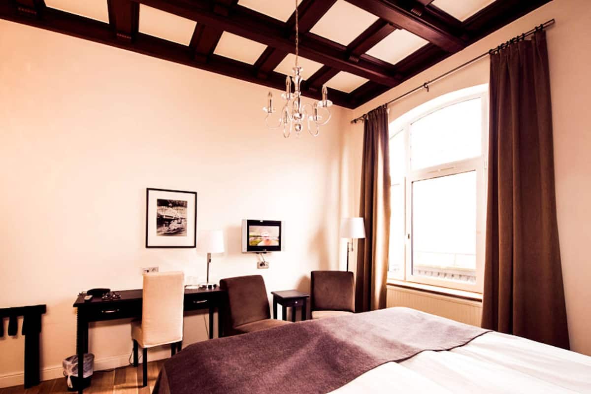 Standard Room, 2 Twin Beds | Desk, iron/ironing board, cribs/infant beds, rollaway beds