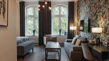 Deluxe Room, 1 Queen Bed with Sofa bed, Non Smoking