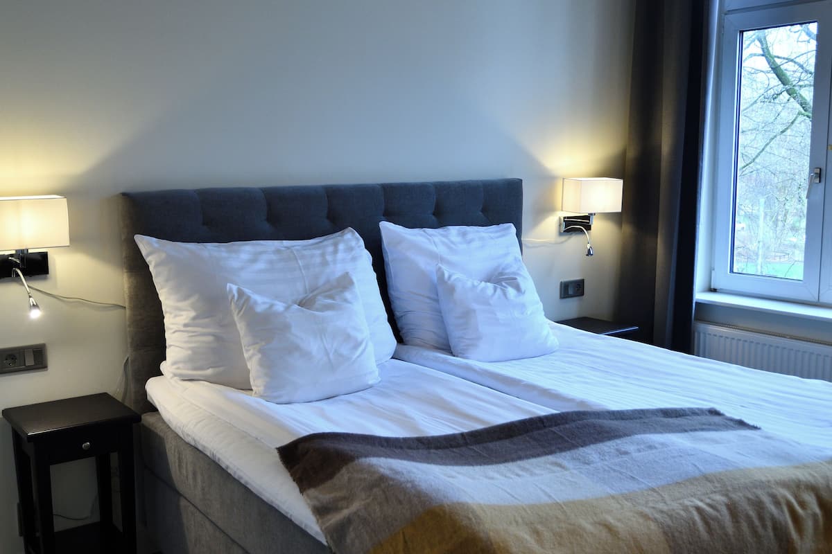 superior room, 2 single beds | desk, iron/ironing board, cots/infant beds, rollaway beds