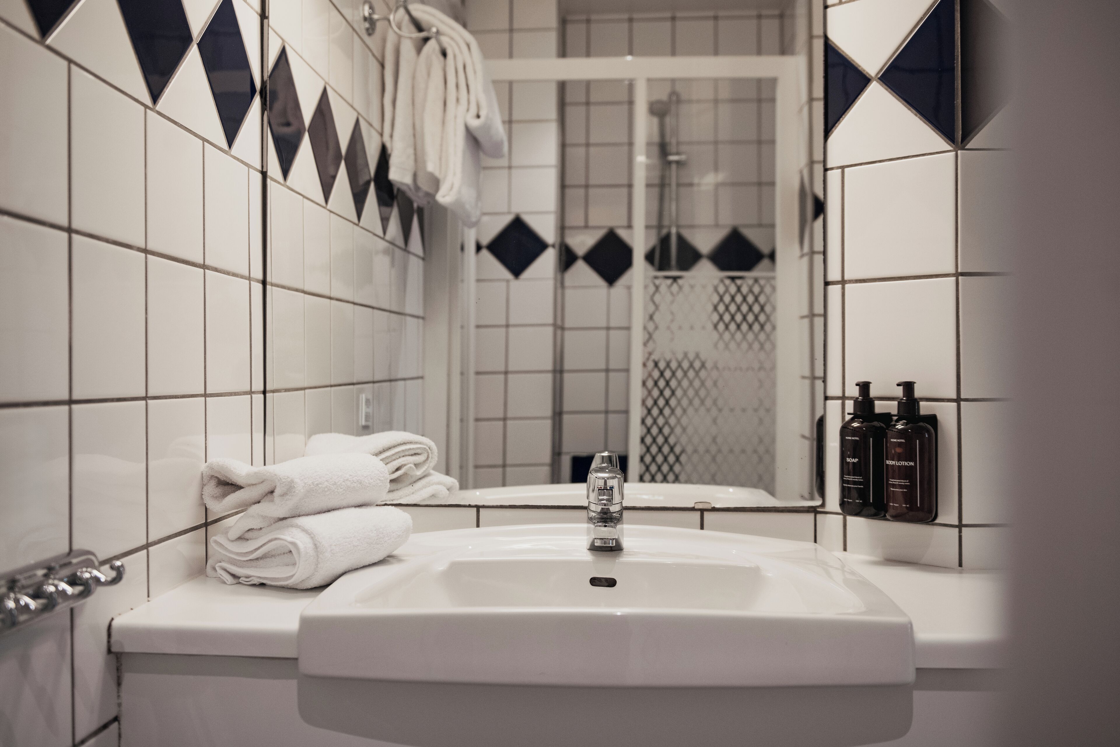 Family Room, Multiple Beds, Non Smoking | Bathroom | Hair dryer, towels