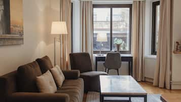 Family Room, Multiple Beds, Non Smoking | Living area | Flat-screen TV, toys