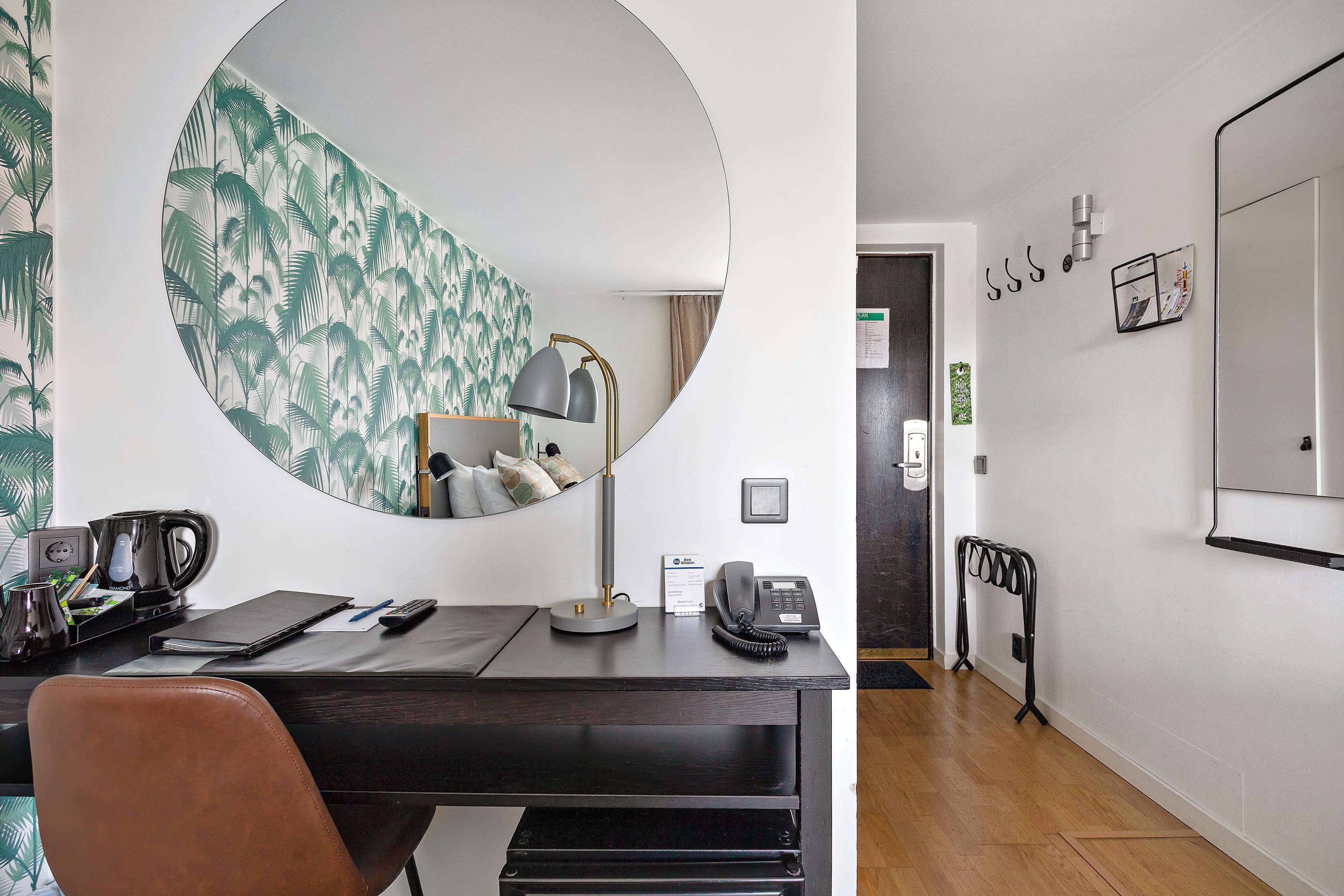 standard room, 1 queen bed, non smoking | 1 bedroom, individually decorated, blackout curtains, free wifi