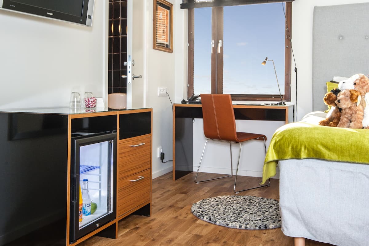 1 bedroom, individually decorated, blackout curtains, free wifi