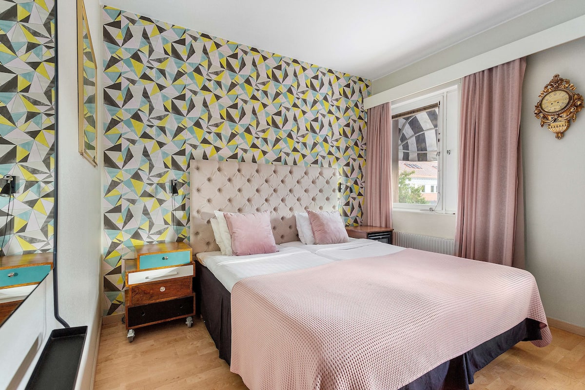 Standard Room, 2 Twin Beds, Non Smoking | Individually decorated, blackout drapes, free WiFi, bed sheets