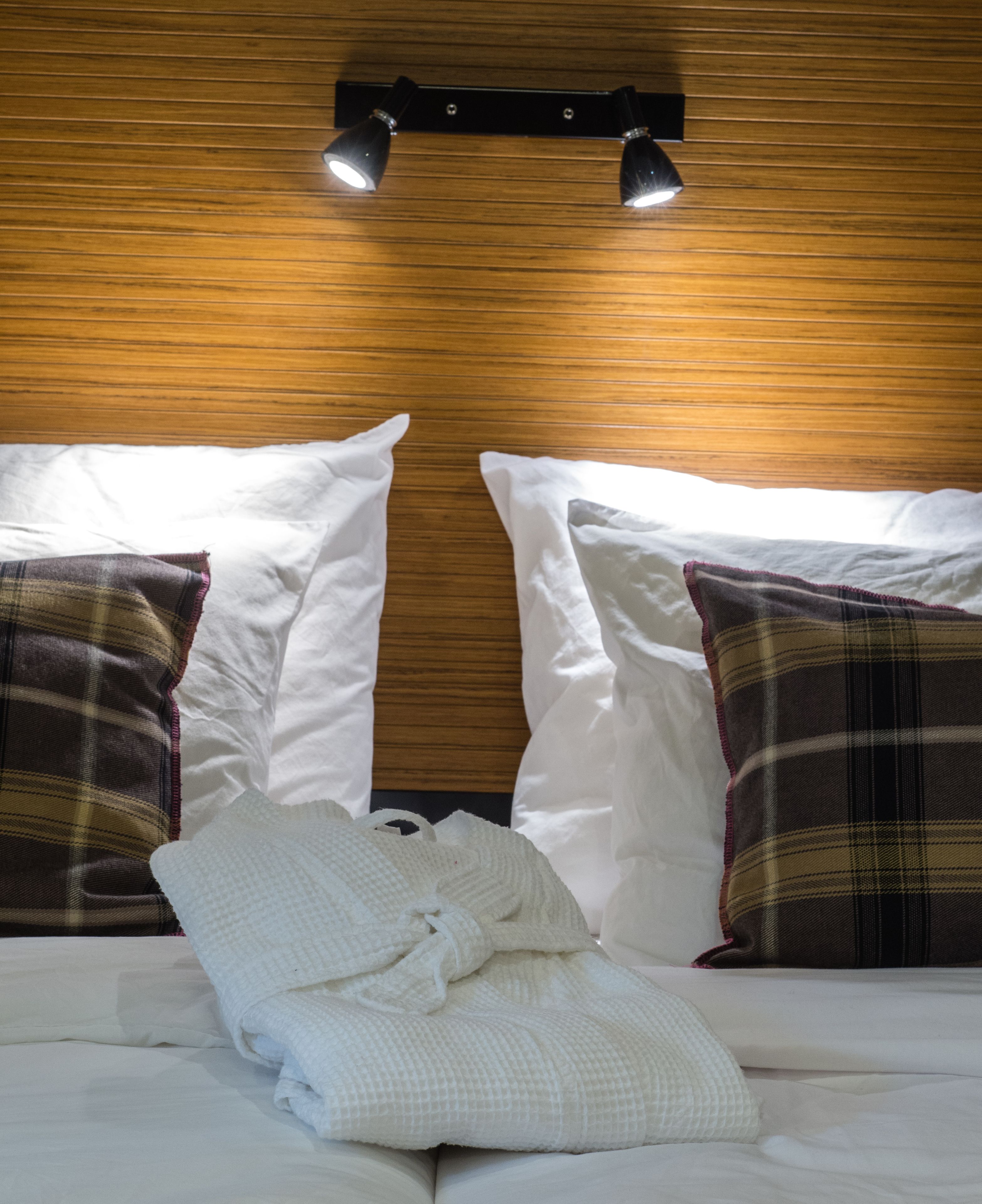 deluxe room, 2 single beds, non smoking | 1 bedroom, individually decorated, blackout curtains, free wifi