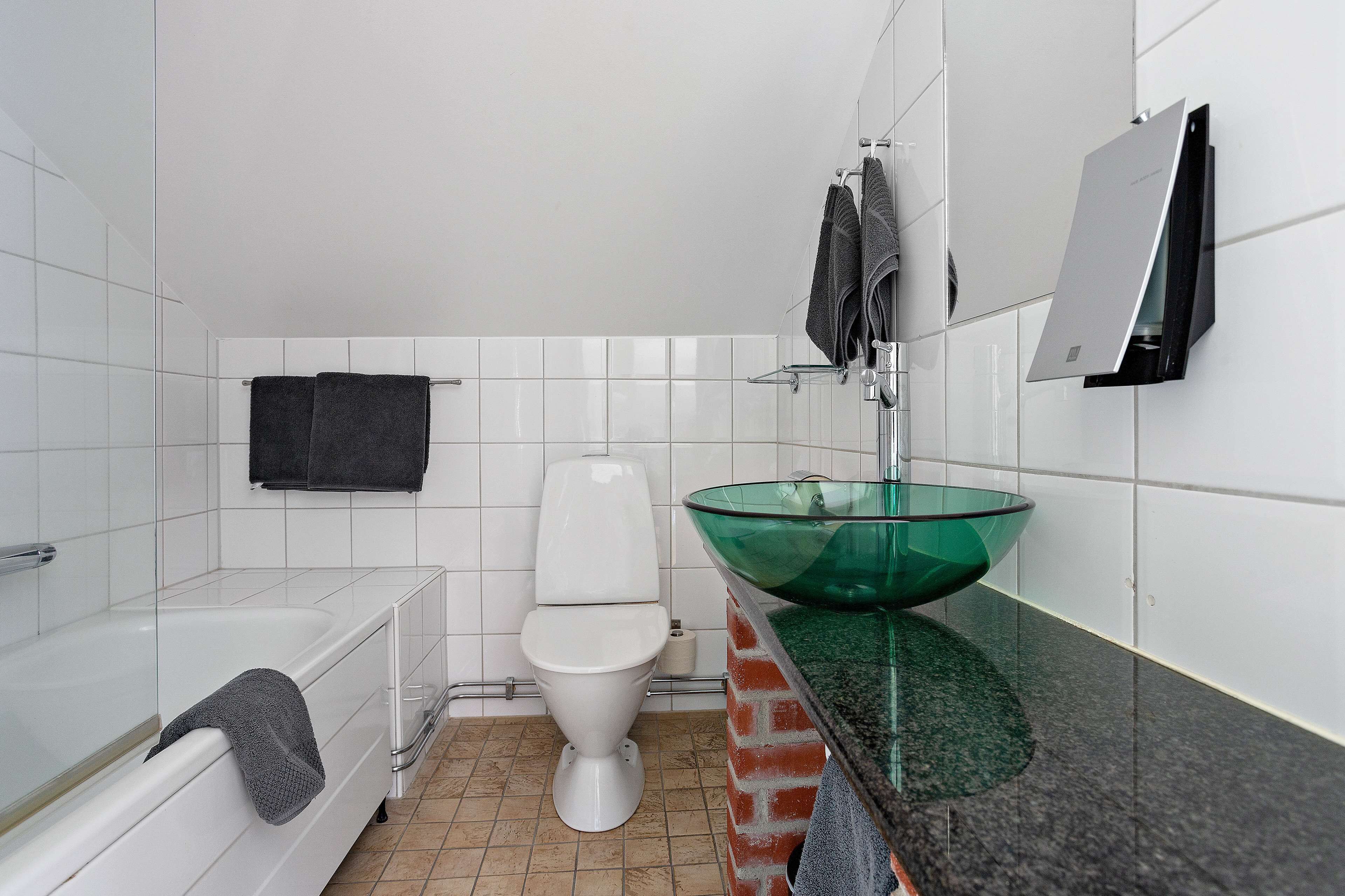 family room, 1 queen bed, non smoking (with sofabed) | bathroom | hair dryer, towels