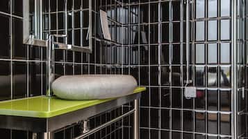 Quarto standard, 1 cama de solteiro, para não fumantes | Banheiro | Secador de cabelo, toalhas de banho