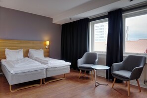 Desk, bed sheets, wheelchair access