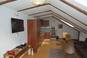 Suite, 1 Double Bed, Non Smoking | In-room safe, individually decorated, desk, blackout drapes