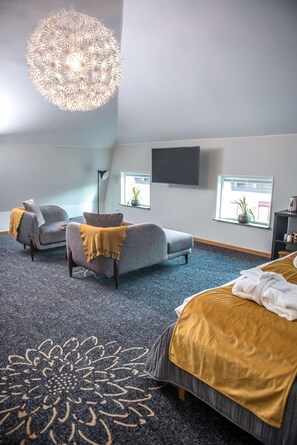 Junior Suite, 1 Double Bed, Non Smoking | In-room safe, blackout drapes, bed sheets