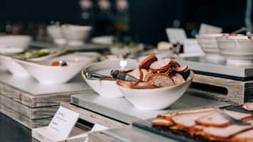 Free daily buffet breakfast