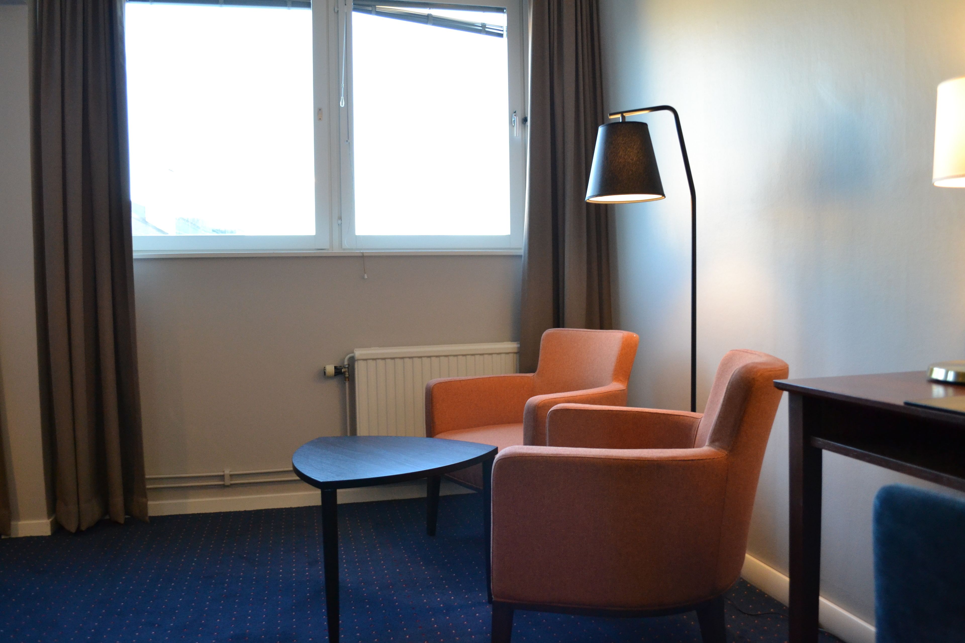 double room | premium bedding, in-room safe, desk, laptop workspace