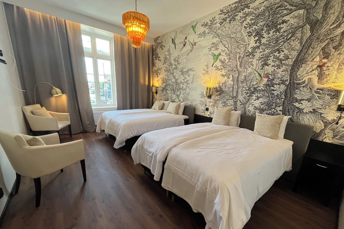 Superior Twin Room | Premium bedding, in-room safe, desk, laptop workspace