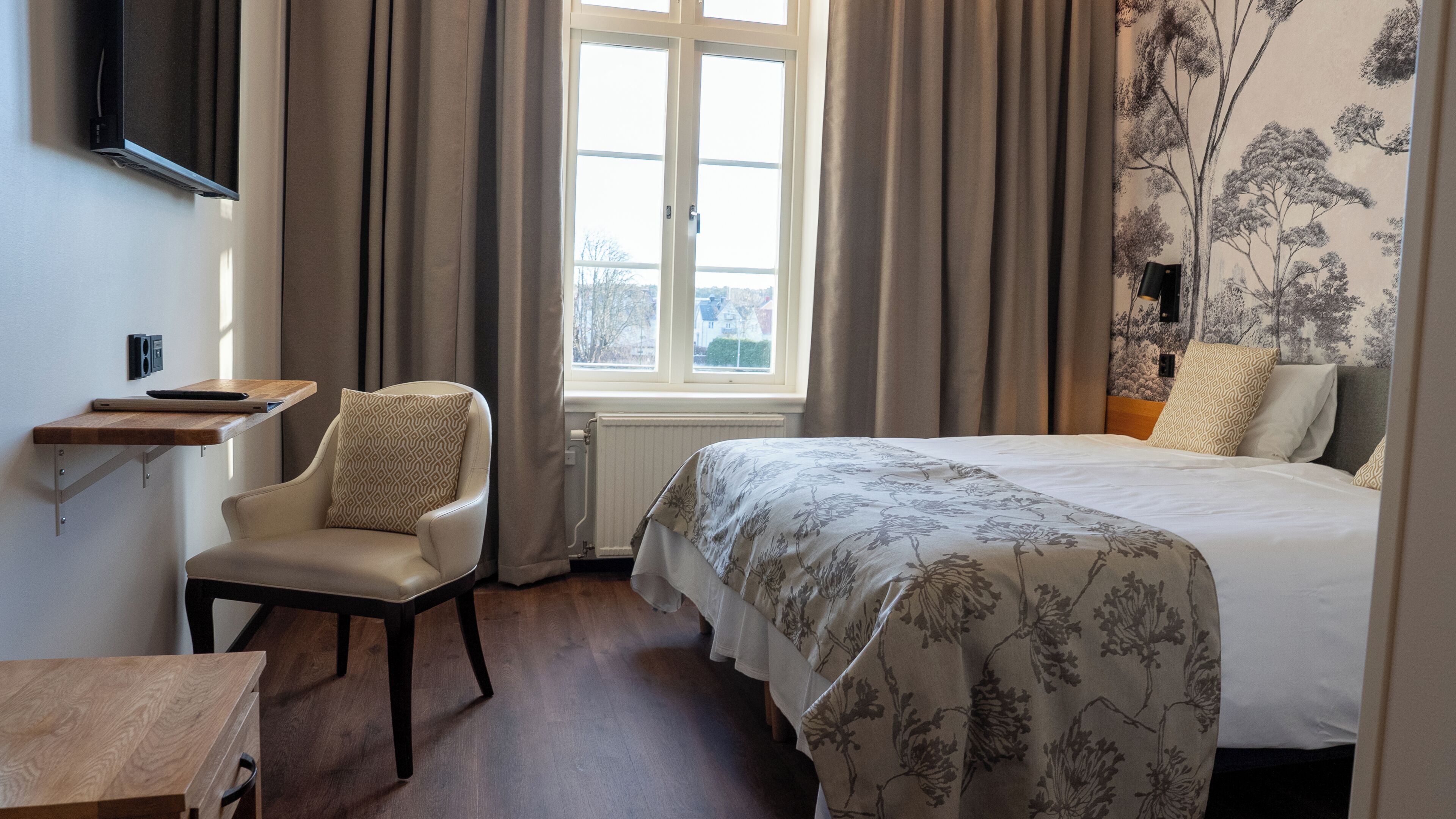 Hochwertige Bettwaren, Zimmersafe, Schreibtisch