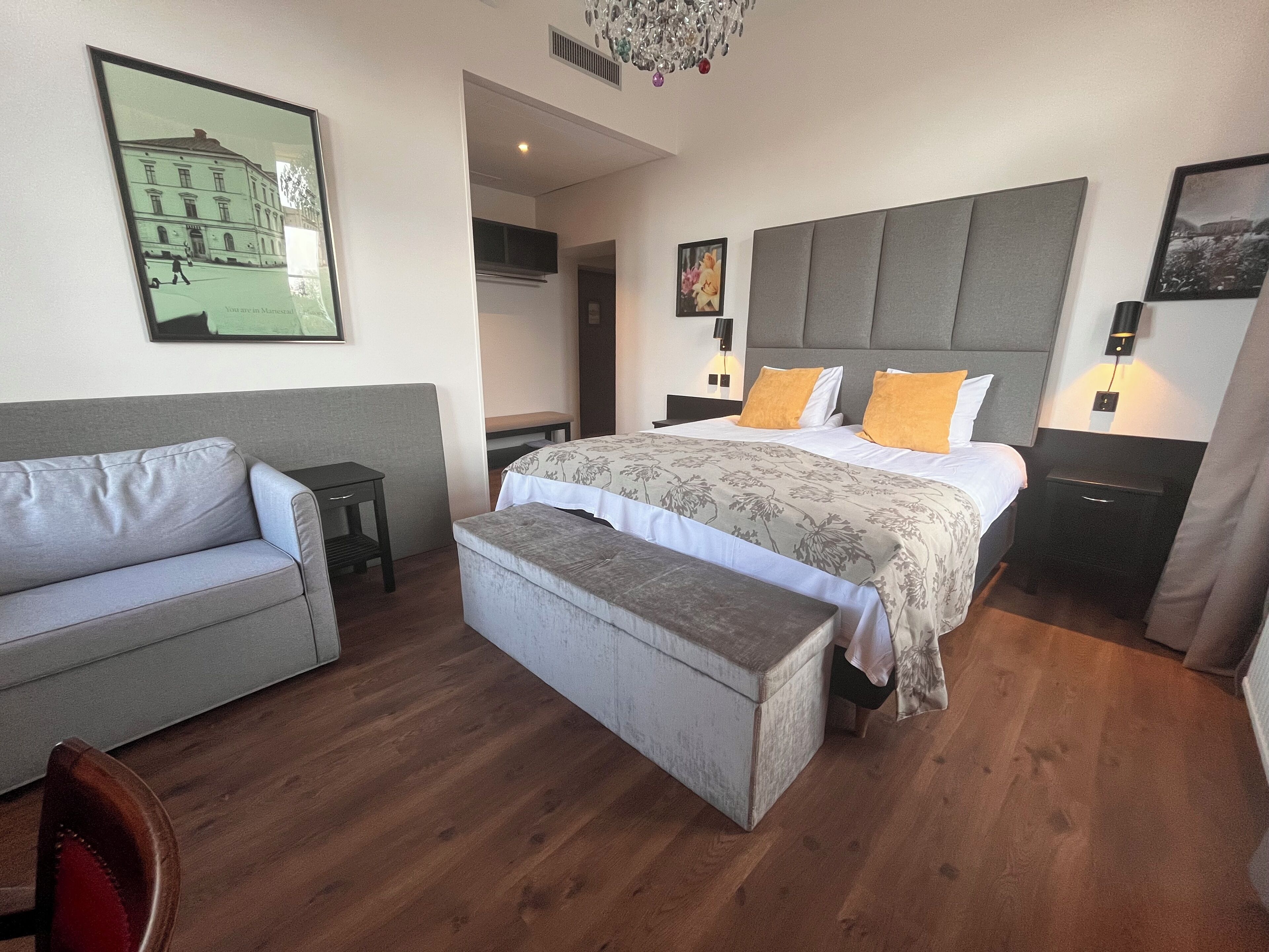 Habitación doble Premier | Ropa de cama de alta calidad y caja de seguridad en la habitación 