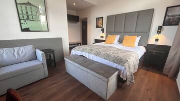 Premium bedding, in-room safe, desk, laptop workspace