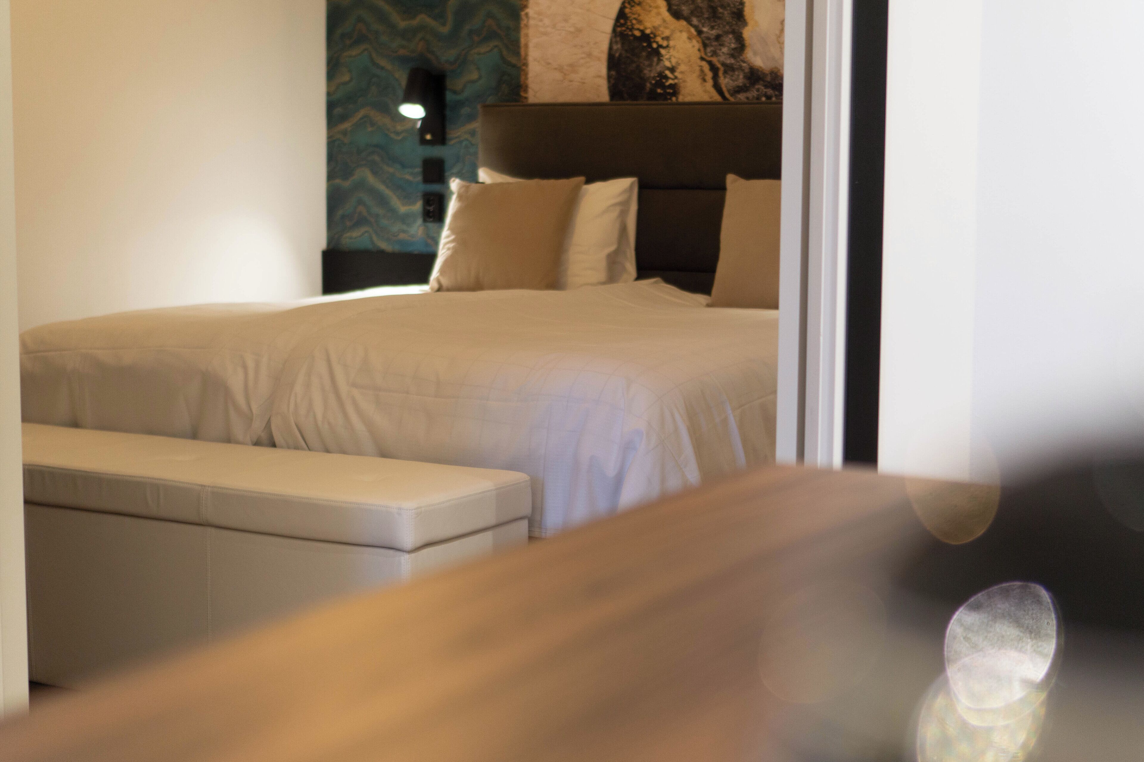 Suite Deluxe | Literie de qualité supérieure, coffres-forts dans les chambres, bureau