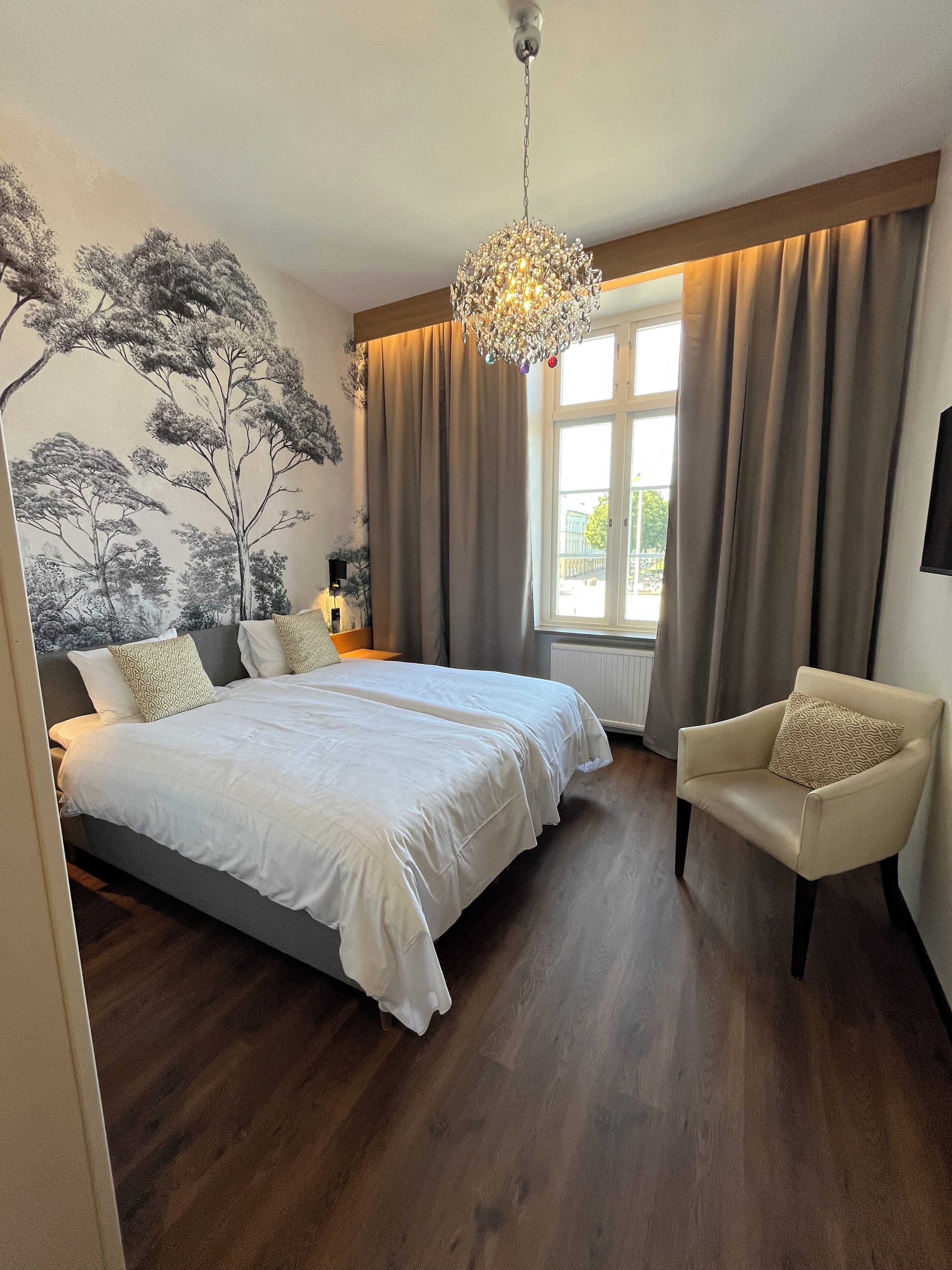 Habitación doble Deluxe | Ropa de cama de alta calidad y caja de seguridad en la habitación 