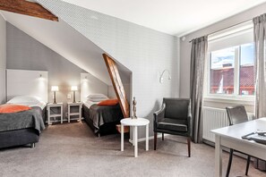Standard Room, 2 Single Beds, Non Smoking | 1 bedroom, minibar, in-room safe, desk