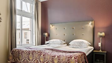 Quarto superior, 1 cama de casal, para não fumantes | 1 quarto, frigobar, cofres nos quartos, escrivaninha