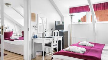 Family Room, 2 Bedrooms, Connecting Rooms, City View