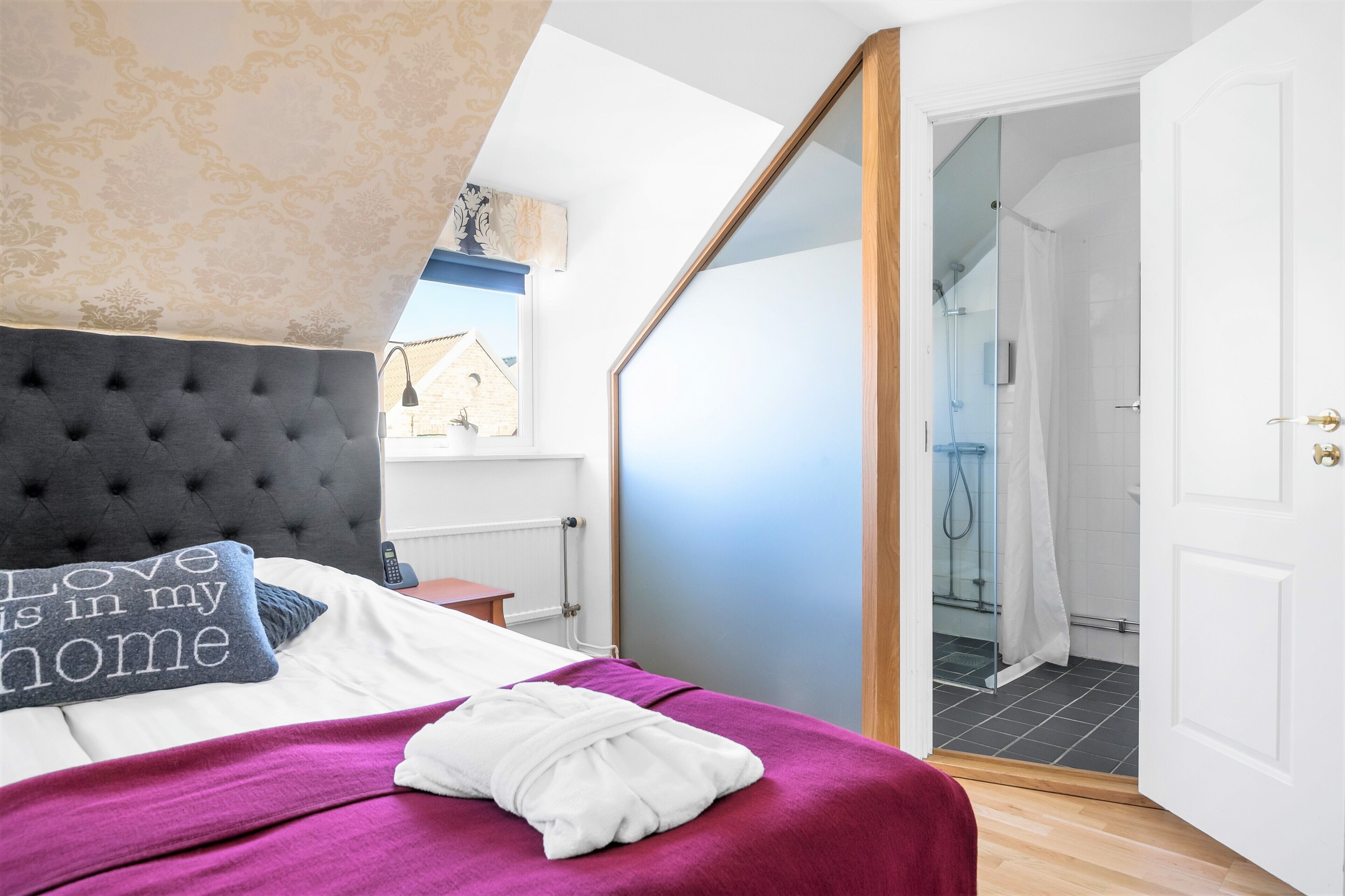 Family Double or Twin Room (Sofa bed) | Bathroom