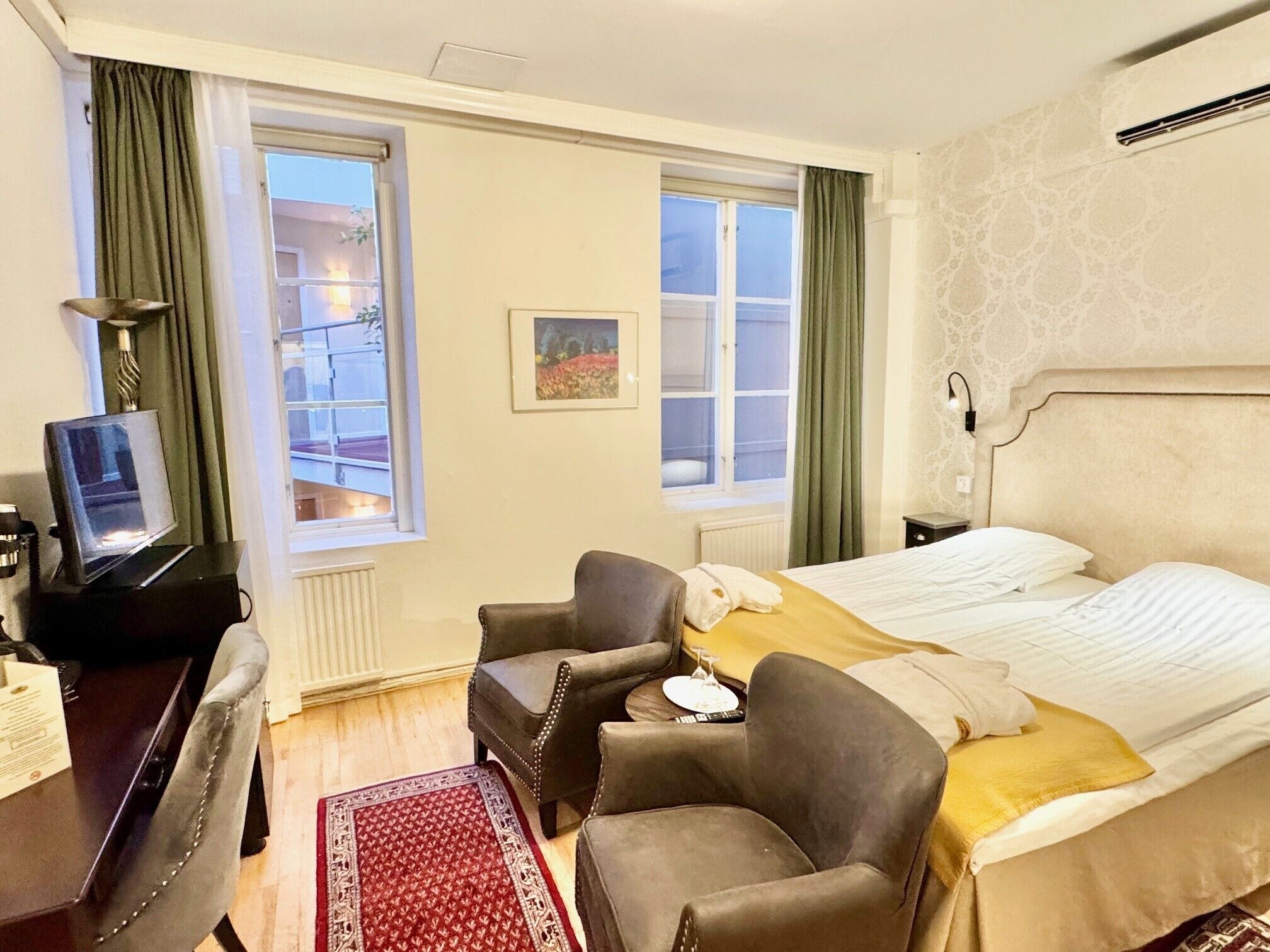 Economy Twin kamer, 1 kingsize bed | Luxe beddengoed, een kluis op de kamer, individueel gedecoreerd