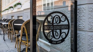 A hotel entrance with a sign reading "HOTEL CONCORDIA EST 1982". - Hotel Concordia (Lund)