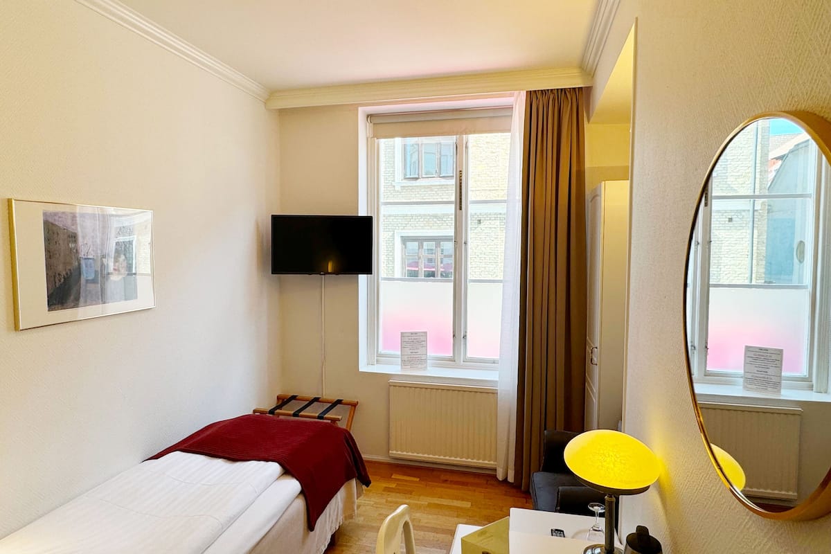 Chambre Simple Supérieure, 1 lit une place, salle de bains privée