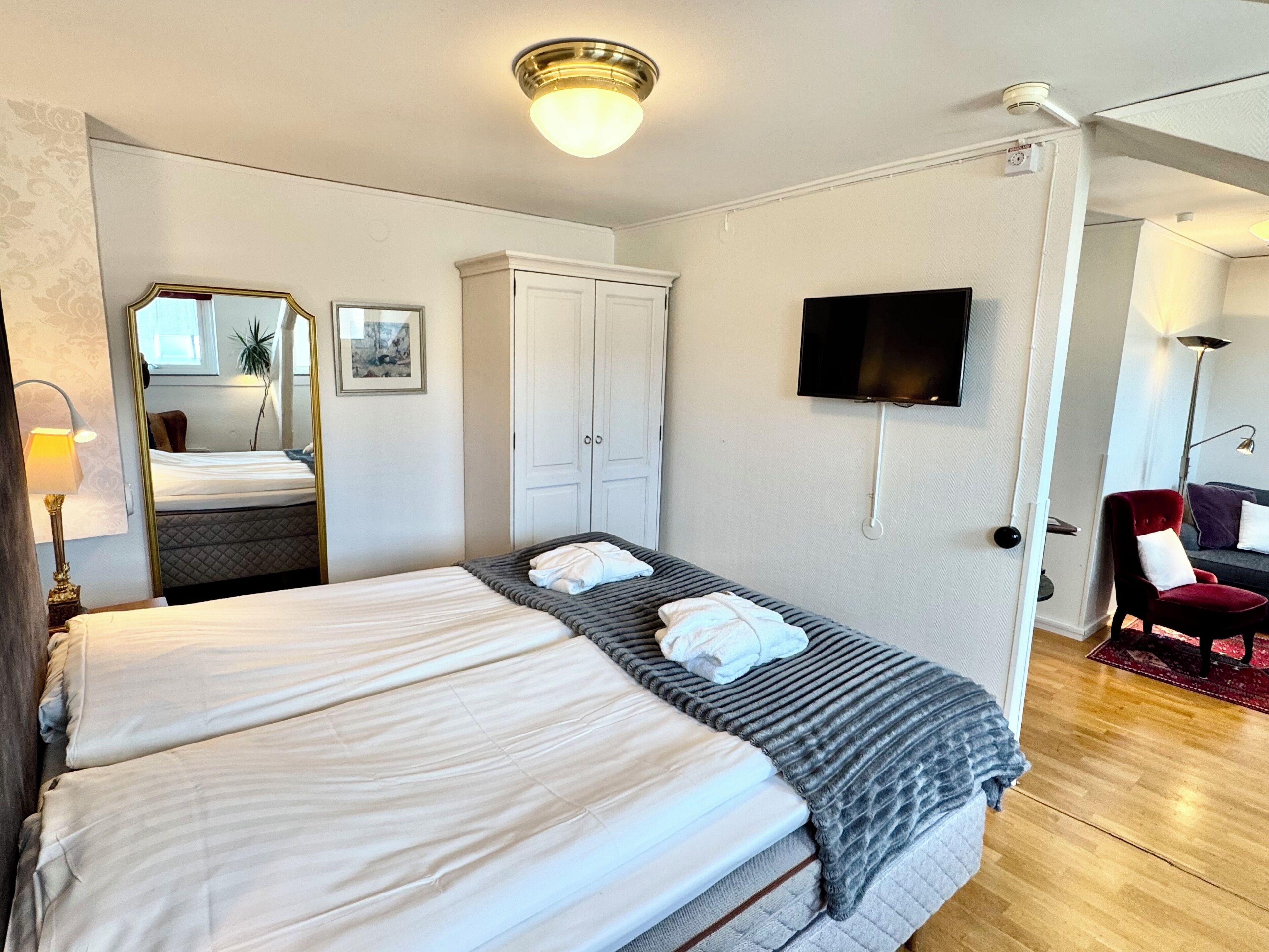 Deluxe Suite, 1 King Bed with Sofa bed