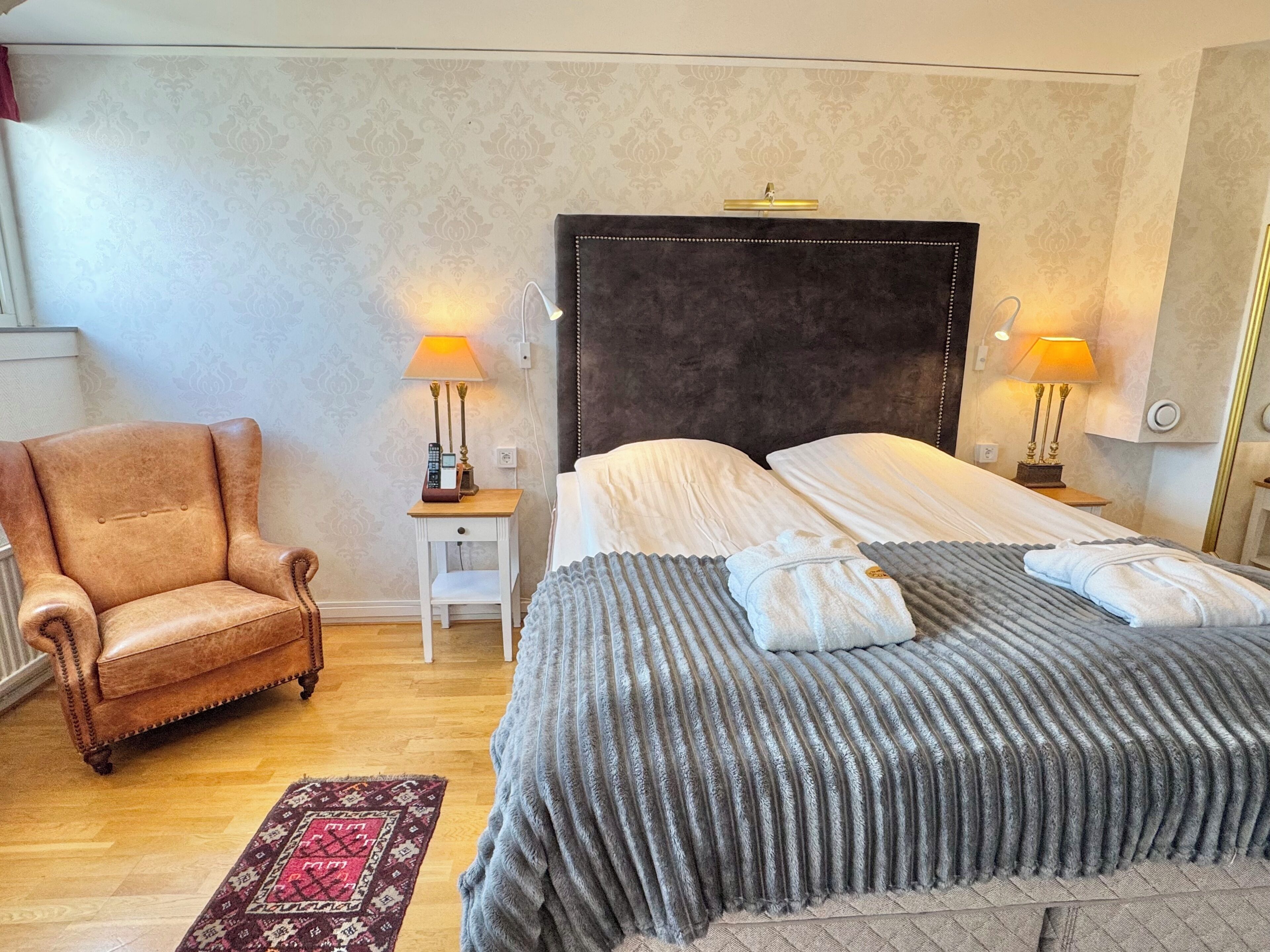 Deluxe suite, 1 kingsize bed met slaapbank | Luxe beddengoed, een kluis op de kamer, individueel gedecoreerd