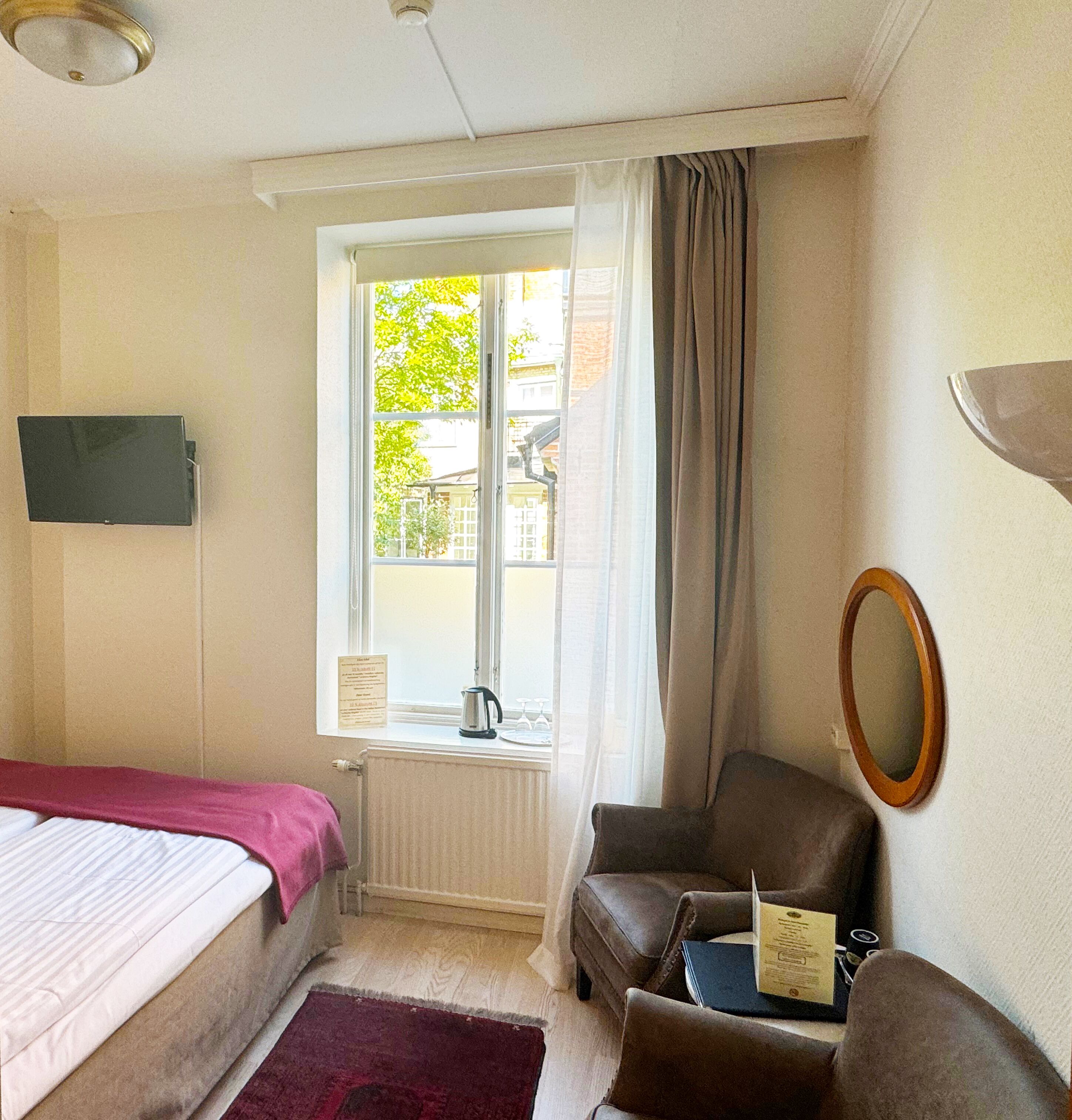 Kamar Double Standar, 1 kamar tidur, kamar mandi pribadi | Seprai premium, brankas, dan didekorasi berbeda-beda