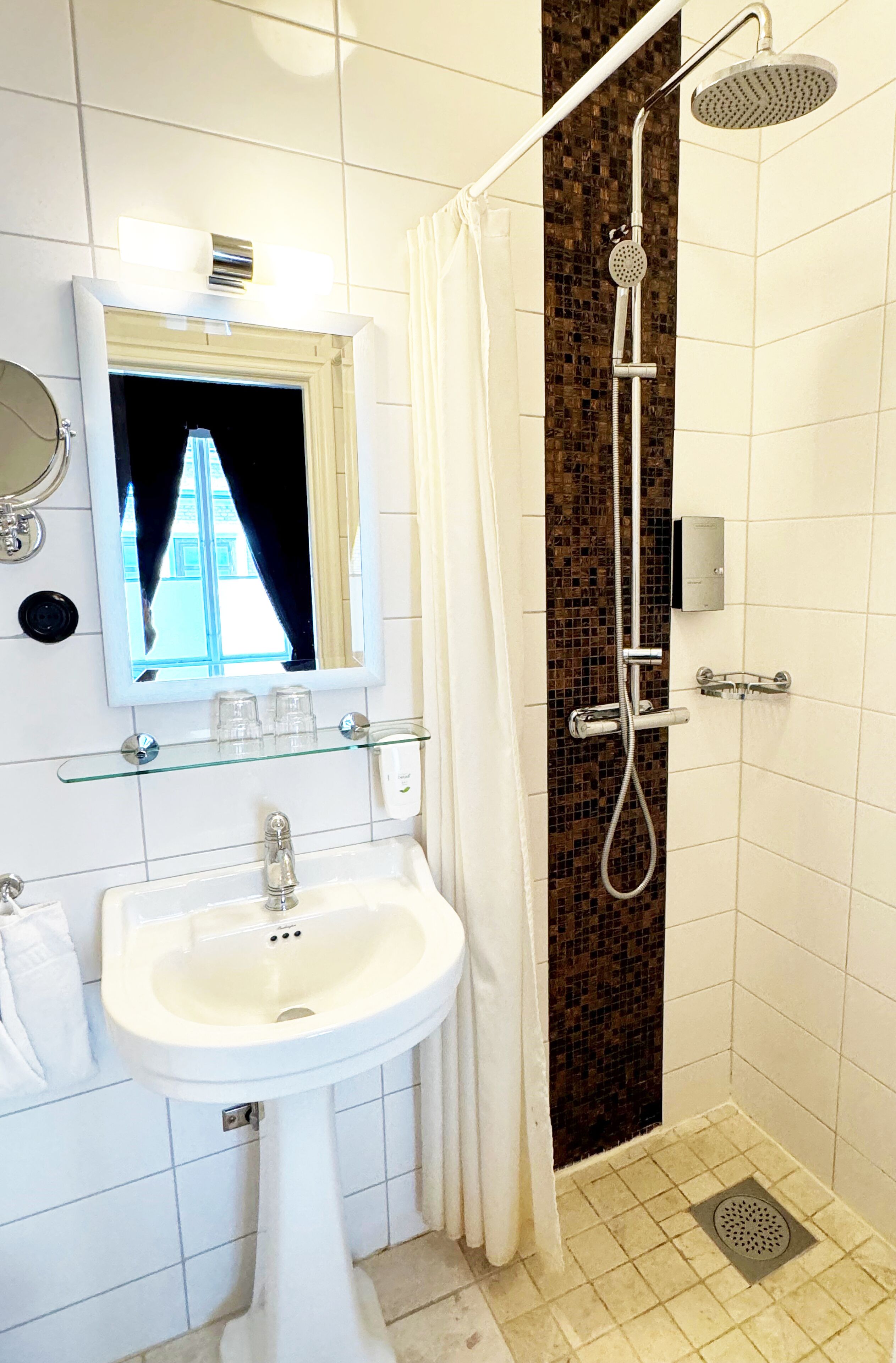 superior double or twin room, 1 bedroom, private bathroom | bathroom | shower, eco-friendly toiletries, hair dryer, towels