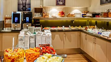 Free daily buffet breakfast