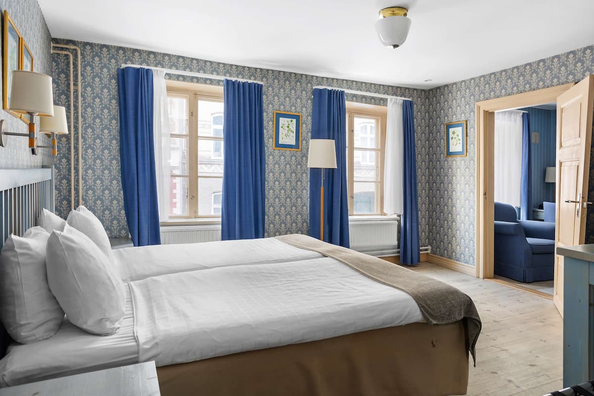 Standard Room, 2 Single Beds, Non Smoking (with Single Sofabed)