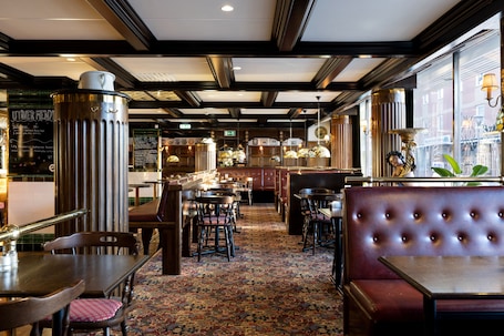 Breakfast and dinner served