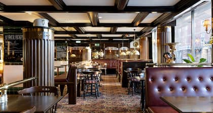 Hotel Bishops Arms Mora