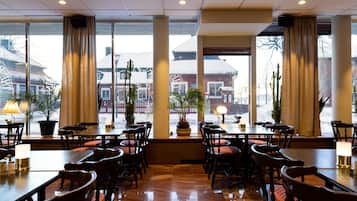 Free daily on-the-go breakfast