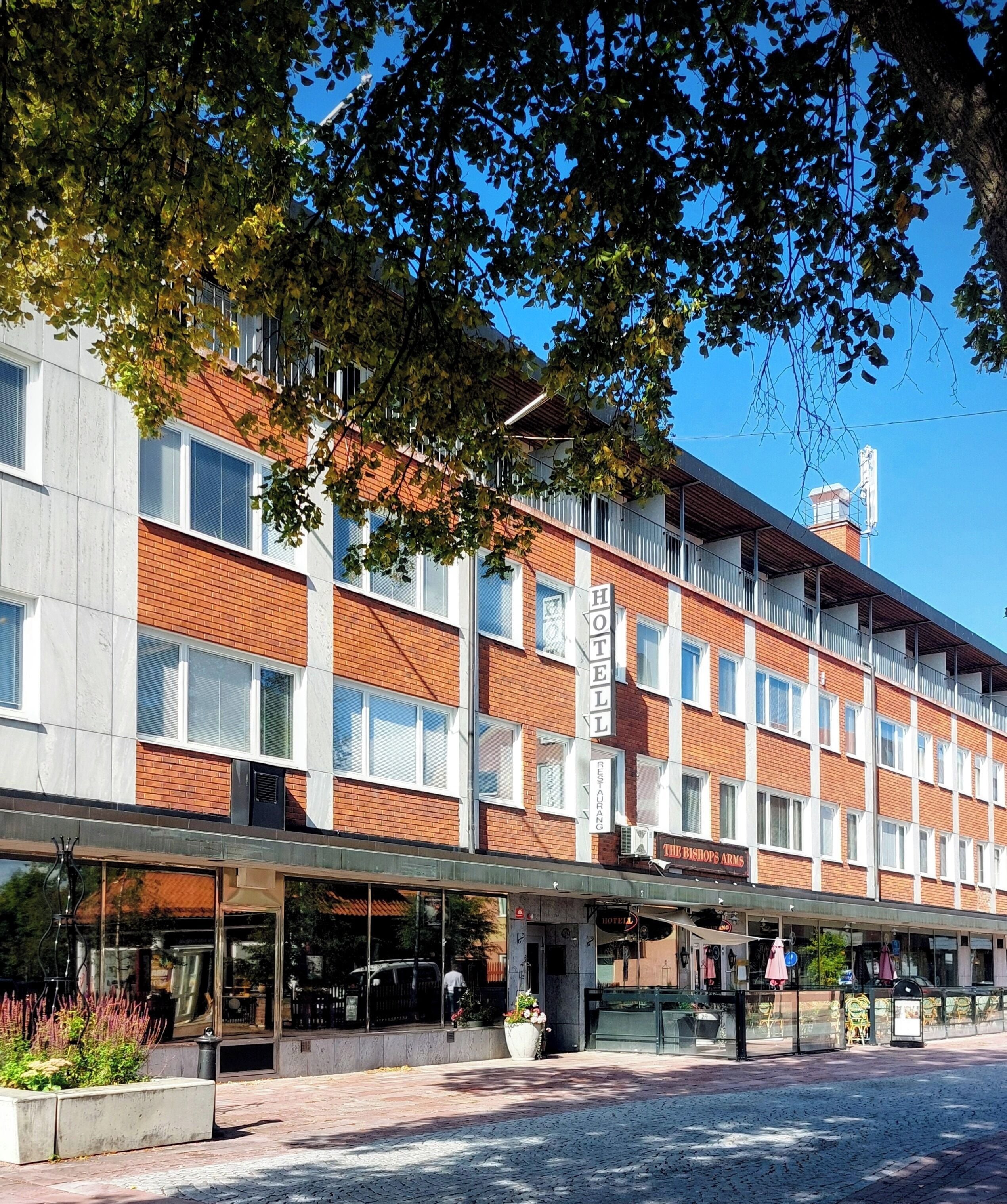 Fachada de la propiedad. Hotel Bishops Arms Mora