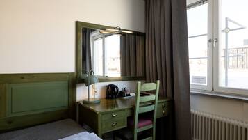 Camera Standard con letto matrimoniale o 2 letti singoli | Con stile personalizzato, con arredamento individuale, una scrivania