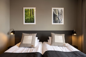 Standard-Doppel- oder -Zweibettzimmer | Individuell dekoriert, individuell eingerichtet, Schreibtisch