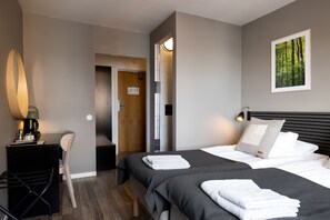 Standard Double or Twin Room | Individually decorated, individually furnished, desk, free WiFi - Hotel Bishops Arms Mora (Mora)