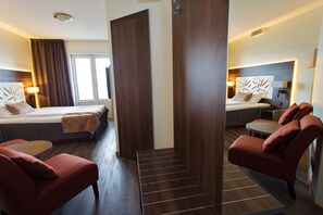 Minibar, desk, iron/ironing board, cots/infant beds - Hotell Östersund (Östersund)